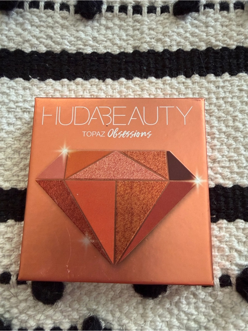 HUDA BEAUTY Topaz Obsessions Eyeshadow Palette -